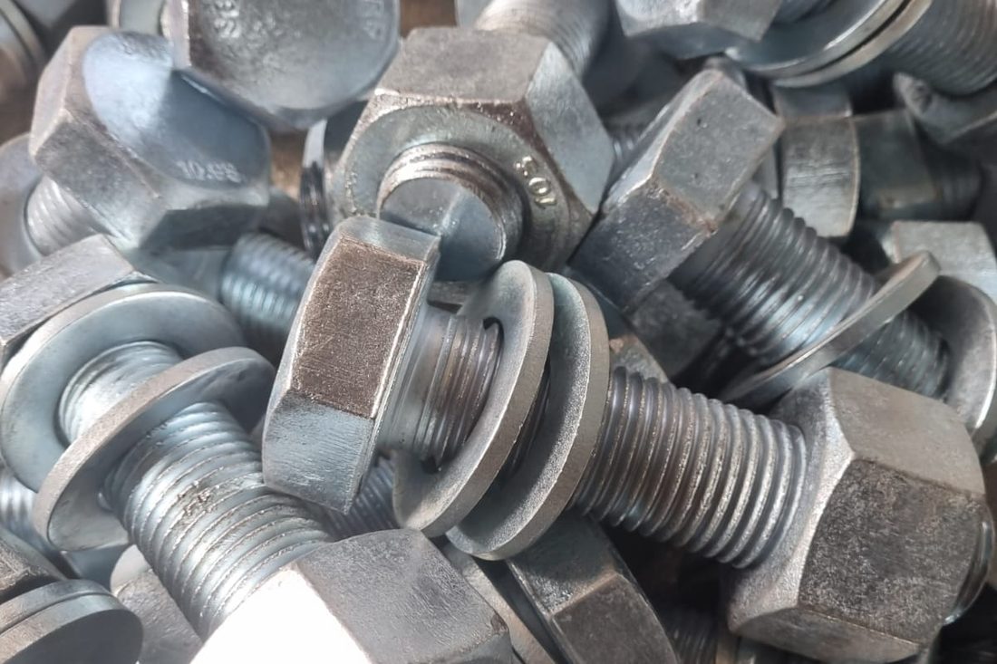 HSFG bolt assembly property class 10.9S with matched nut and hardened washers